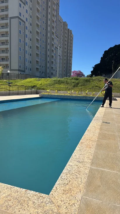 Piscina antes do serviço